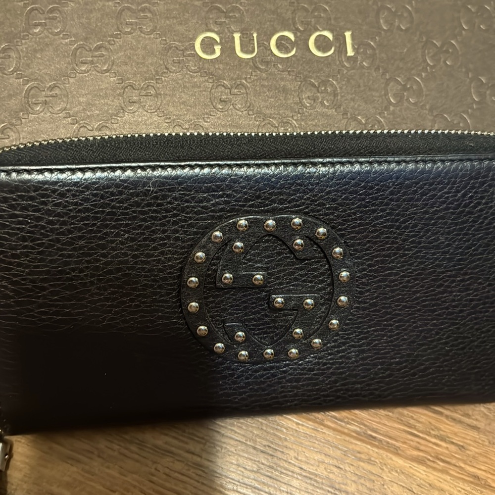Authentic Gucci soho zip wallet
